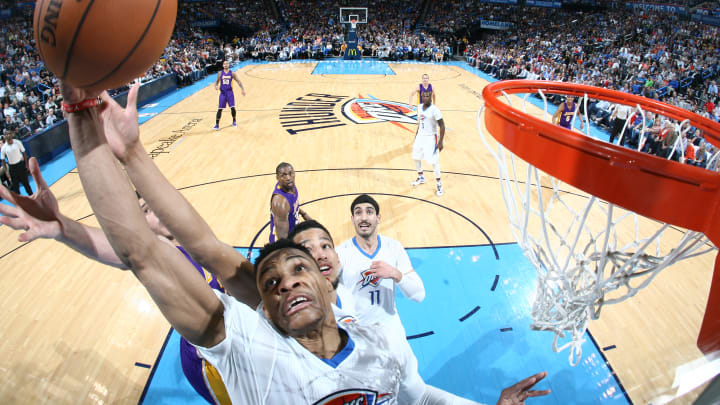 Durant leads Thunder past Lakers in Bryant's last road game