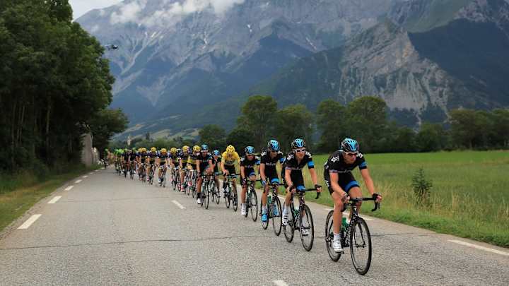 Look at these Tour de France fans playing chess on a mountain top