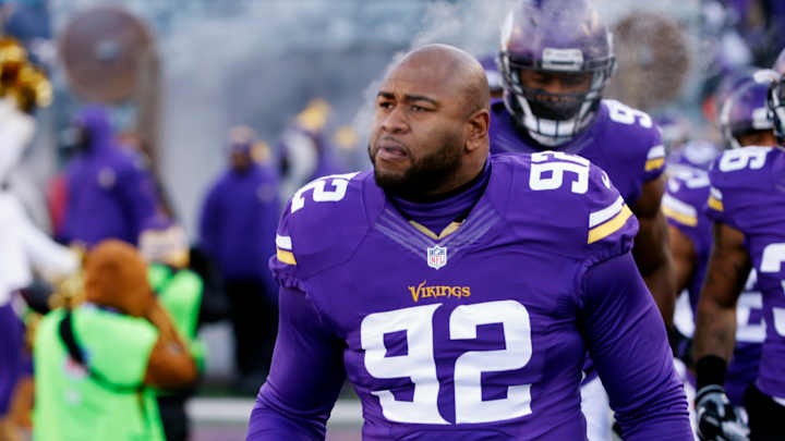 Viking DT Johnson sues Minneapolis, 2 officers over stun gun