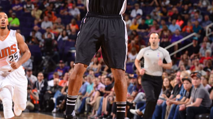 Mills sinks 6 3s, Spurs pull out 118-111 win at Phoenix