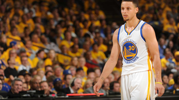 Stephen Curry's sore right elbow not limiting him on court
