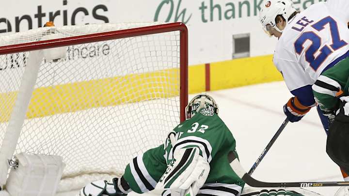 Lehtonen makes 27 saves, Stars shut out Islanders 3-0 Lehtonen makes 27 saves, Stars shut out Islanders 3-0