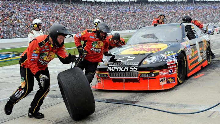 NASCAR’s Martin Truex Jr. reunites with Bass Pro Shops for 2016