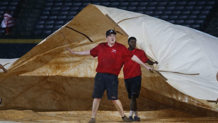 Braun, Villar homer to help Brewers complete 3-game sweep