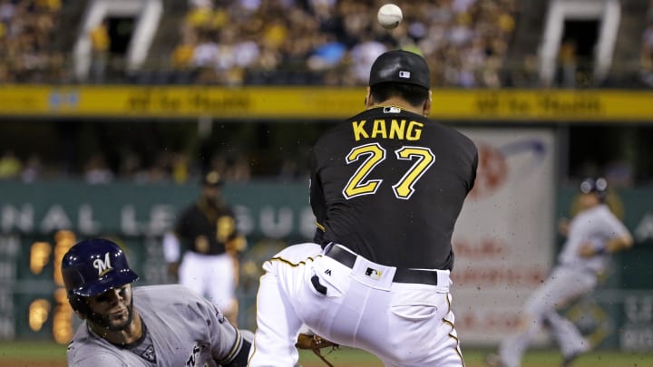 Lucroy drives in 3, Brewers race by Pirates 9-5