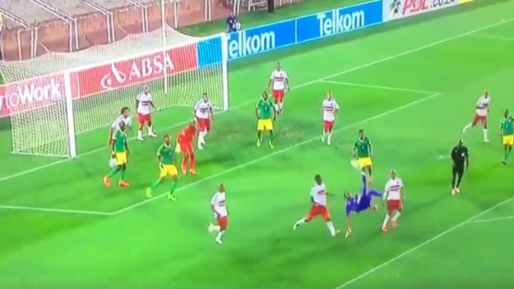 Watch: South African GK scores last-gasp equalizer on bicycle kick Watch: South African GK scores last-gasp equalizer on bicycle kick