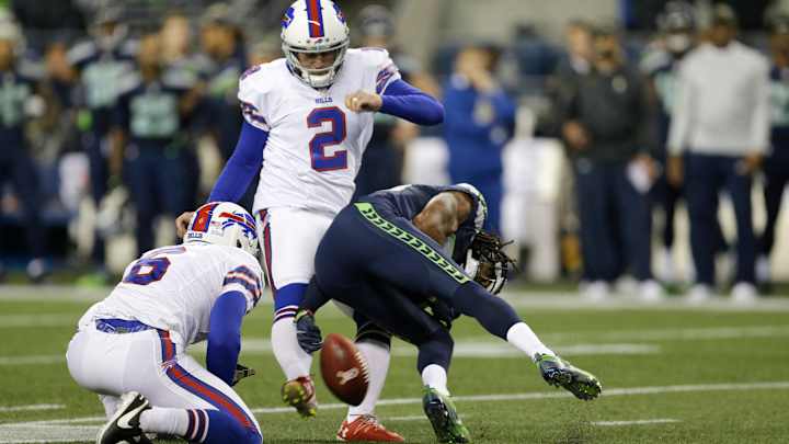 Refs miss clear penalty in wild end to first half of Bills-Seahawks Refs miss clear penalty in wild end to first half of Bills-Seahawks