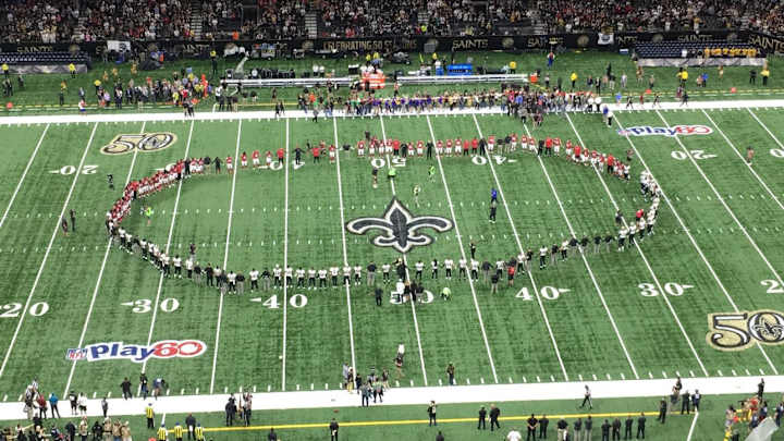 Saints, Falcons hold hands together on field after anthem as sign of unity