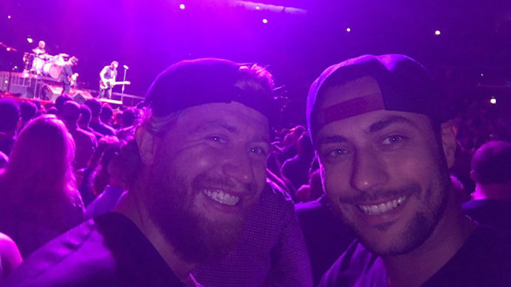 It’s almost impossible to sing Bruce Springsteen worse than Jakub Voracek