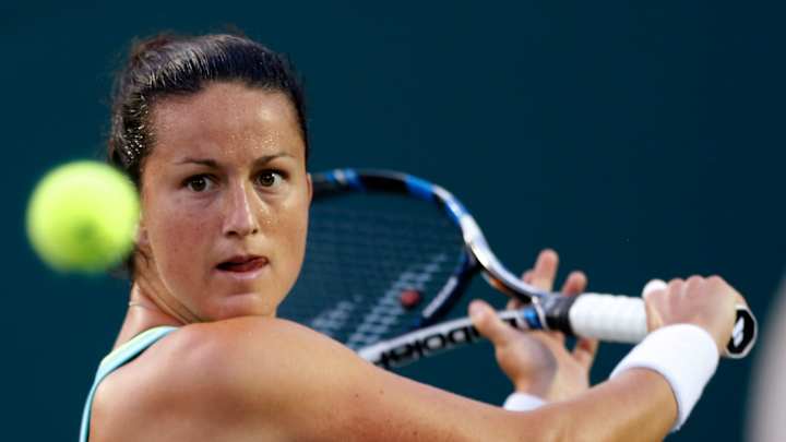 Defending champ Kerber wins in Charleston