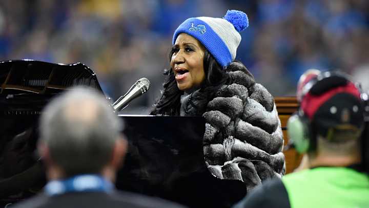 Watch: Aretha Franklin performs four-minute national anthem Watch: Aretha Franklin performs four-minute national anthem