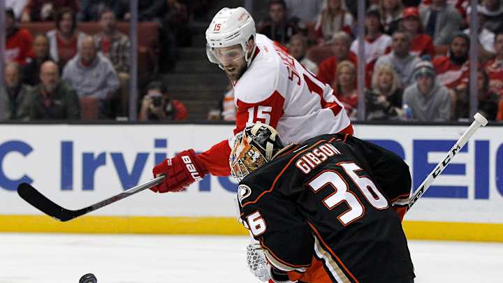 Sheahan scores in 3rd to lift Red Wings over Ducks 2-1