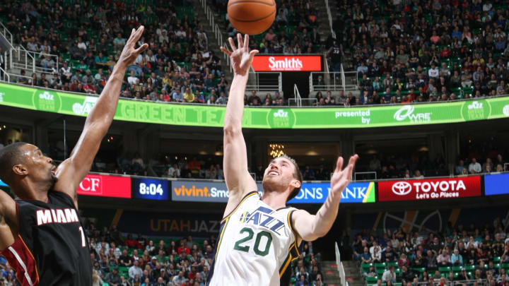Hayward scores 34 points, Jazz defeat Heat 98-83