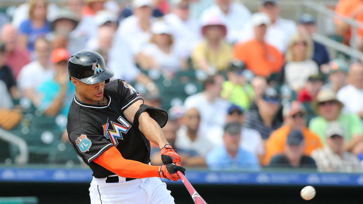 Marlins' Giancarlo Stanton sidelined by knee soreness Marlins' Giancarlo Stanton sidelined by knee soreness