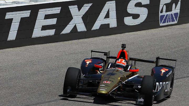James Hinchcliffe has 11-week lead in IndyCar race at Texas