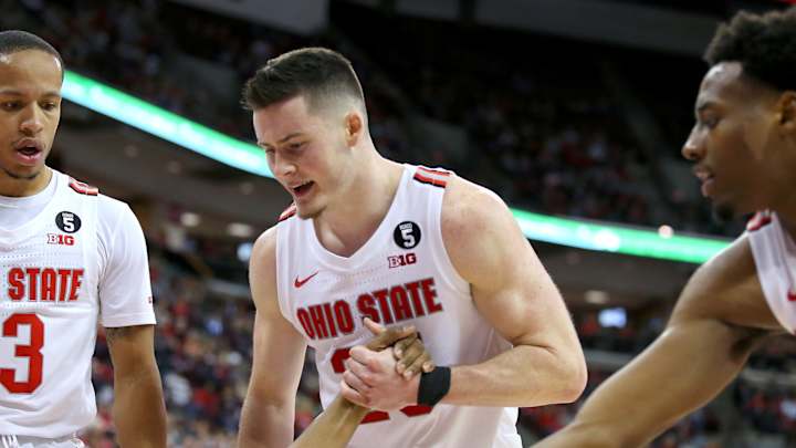 Ohio State Struggles, but Survives Cincinnati, 64-56 Ohio State Struggles, but Survives Cincinnati, 64-56