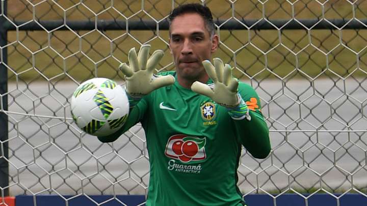 Brazil starting goalkeeper Fernando Prass fractures elbow, out for Olympics