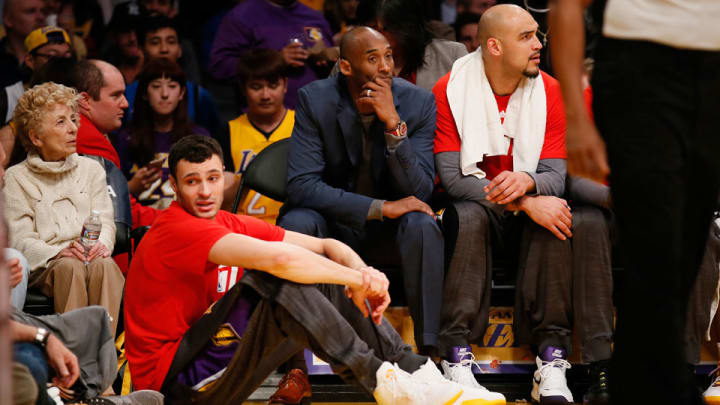 Watch: Kobe Bryant makes rookie Larry Nance Jr. sit on floor