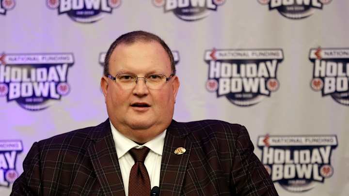 Minnesota coach Claeys says he risked job by backing players