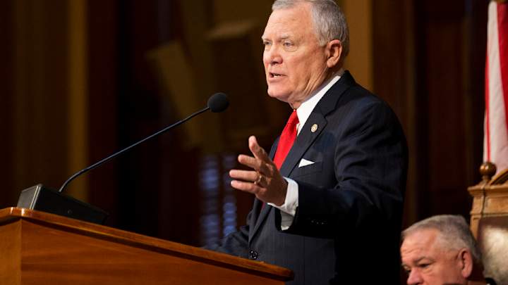 Georgia governor Nathan Deal vetoes ‘religious liberty’ bill