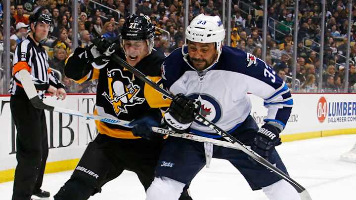 Hagelin scores twice, Pens welcome back Malkin with 4-1 win