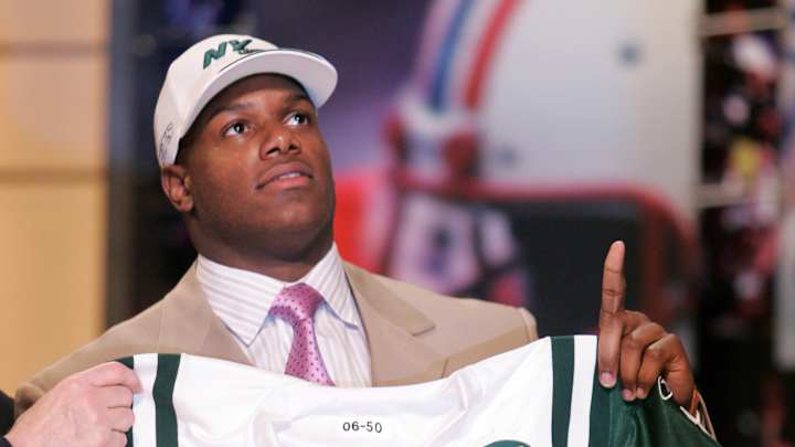 Jets' Ferguson makes retirement official in letter to fans