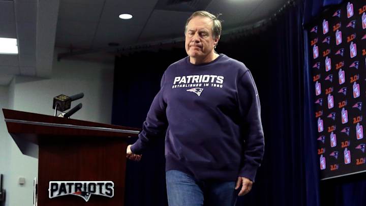 2nd-guessing of Belichick begins with the man in the hoodie