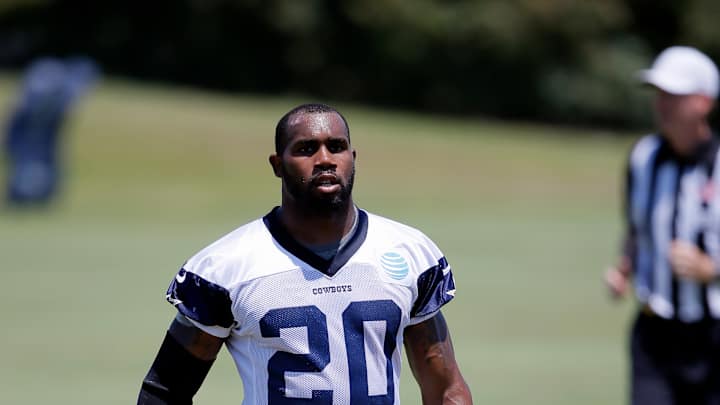 Cowboys activate McFadden, but role behind Elliott uncertain