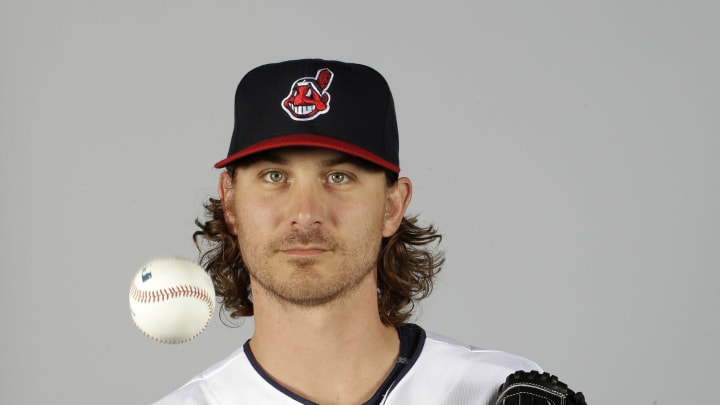 Josh Tomlin and Indians agree to 2-year contract