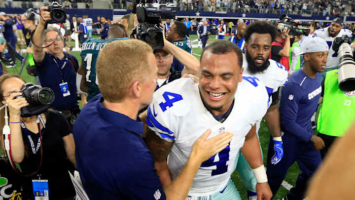 Rookie Prescott lets Cowboys push Romo question down road