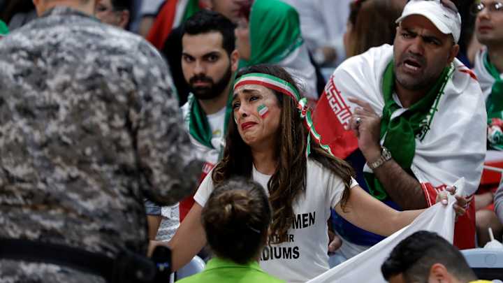 Olympic security asks female Iranian fan to drop sign
