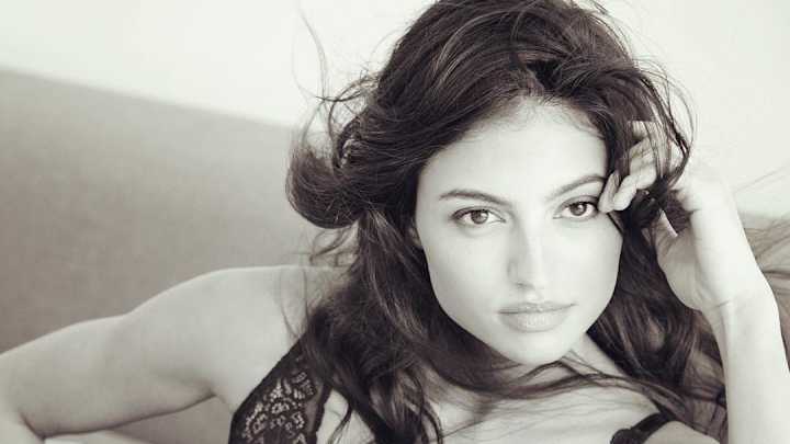 Tuesday's A.M. Hot Clicks: Isabelle Boemeke; Play-by-Play of Fan Rushing Field