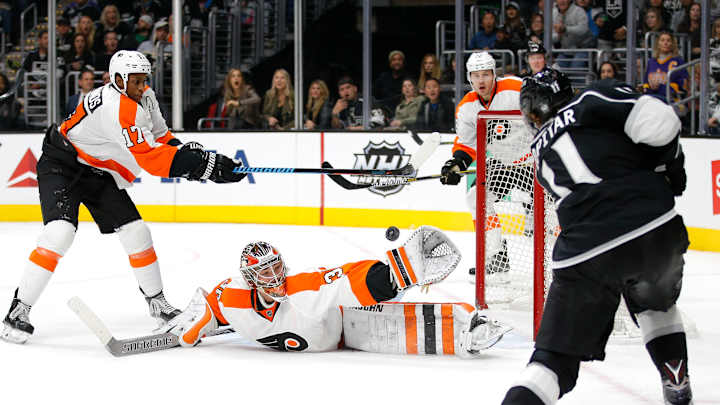 Kings beat Flyers 2-1 for 5th straight win