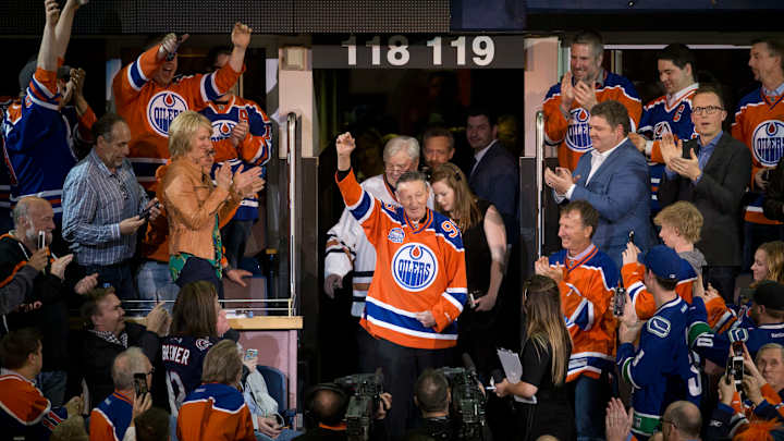 Wayne Gretzky, Oilers alumni and fans bid goodbye to Rexall Wayne Gretzky, Oilers alumni and fans bid goodbye to Rexall