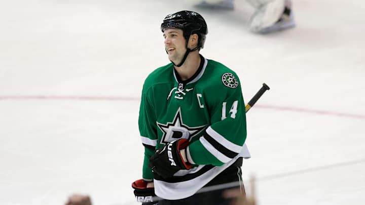 Seguin scores twice during big 2nd, Stars beat Capitals 4-3