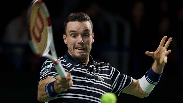 Bautista Agut wins ASB Classic as ill Sock retires