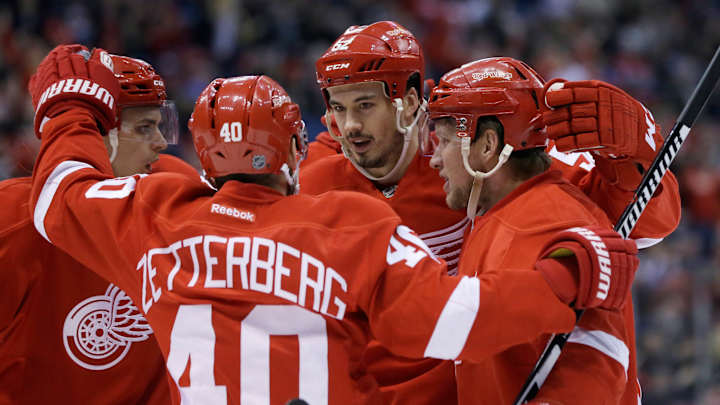 Varlamov, Avalanche edge Red Wings 3-2 in shootout