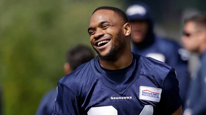 This young Seahawks fan’s gift to Thomas Rawls made his day This young Seahawks fan’s gift to Thomas Rawls made his day