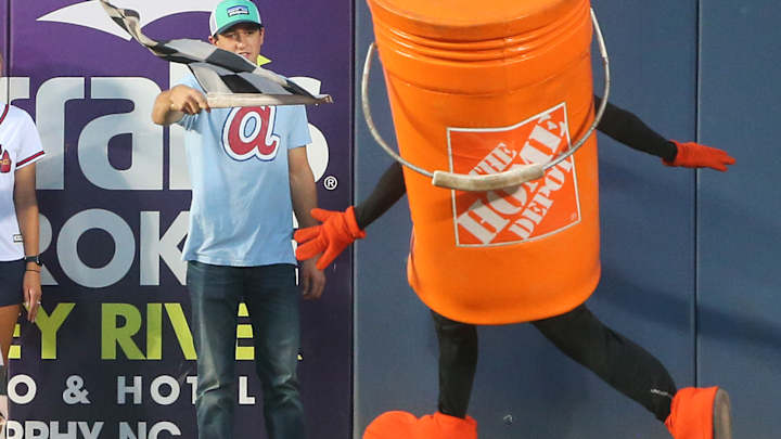 Reds edge Braves 9-8 on Holt's bases-loaded walk in 9th