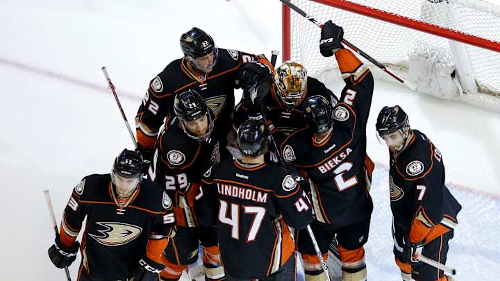 Ducks beat Predators 5-2 for 1st win by home team in series