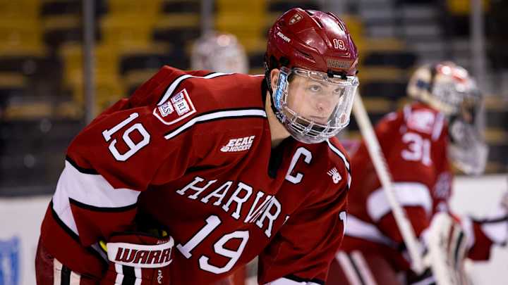Rangers sign forward Jimmy Vesey