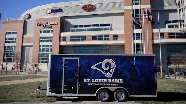 Era ending: Rams closing up shop in St. Louis