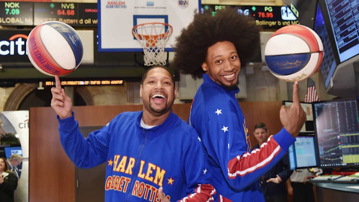 Watch: Globetrotters make a 100-foot shot from Staples Center roof