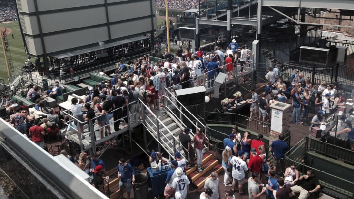 World Series spotlight shifts to Chicago and Wrigley Field