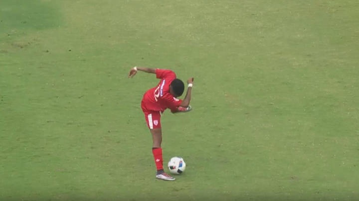 Watch: South African soccer players dab while the ball is live