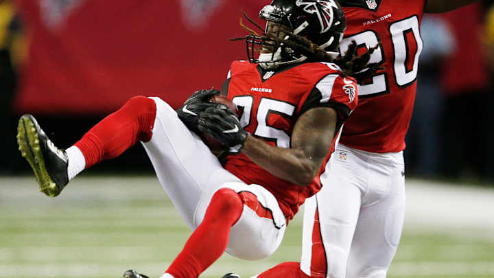 Quinn likes speed, big hits he sees on Falcons defense