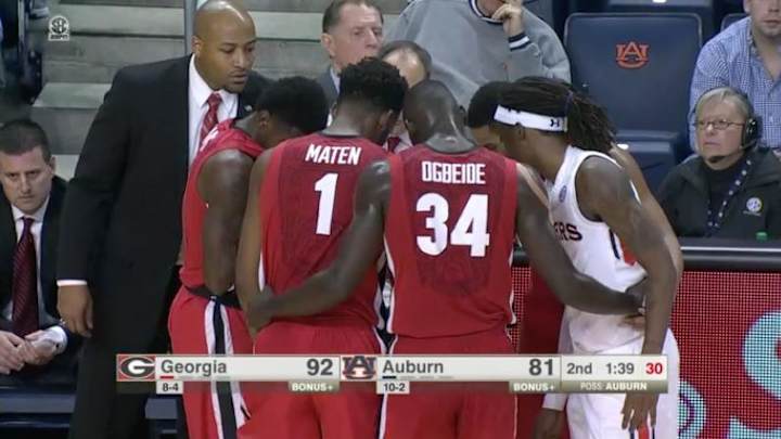 An Auburn player casually snuck into Georgia’s huddle