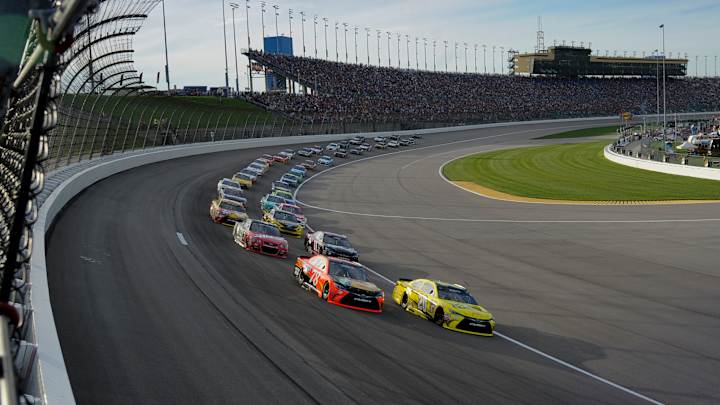 Kyle Busch keeps Joe Gibbs Racing at front of Sprint Cup