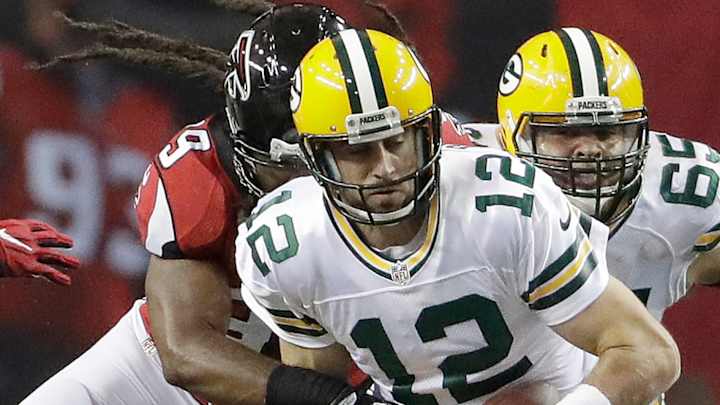 Aaron Rodgers keeps Packers close by finding new playmakers