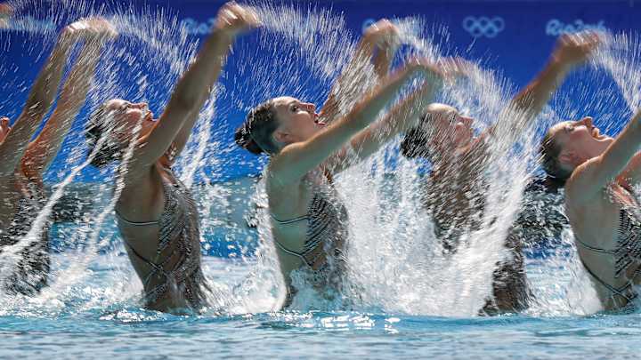 Russian mastery in synchronized swimming yields double gold Russian mastery in synchronized swimming yields double gold